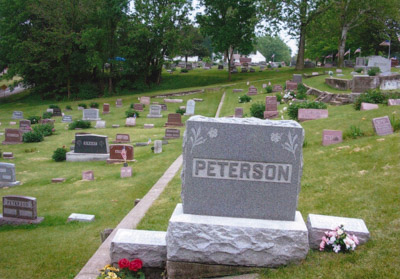 Gravestone of Dave and Emma Peterson children, Irving and Ruth Pauline